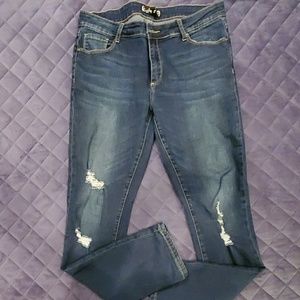 Distressed Stretch Skinny Jean